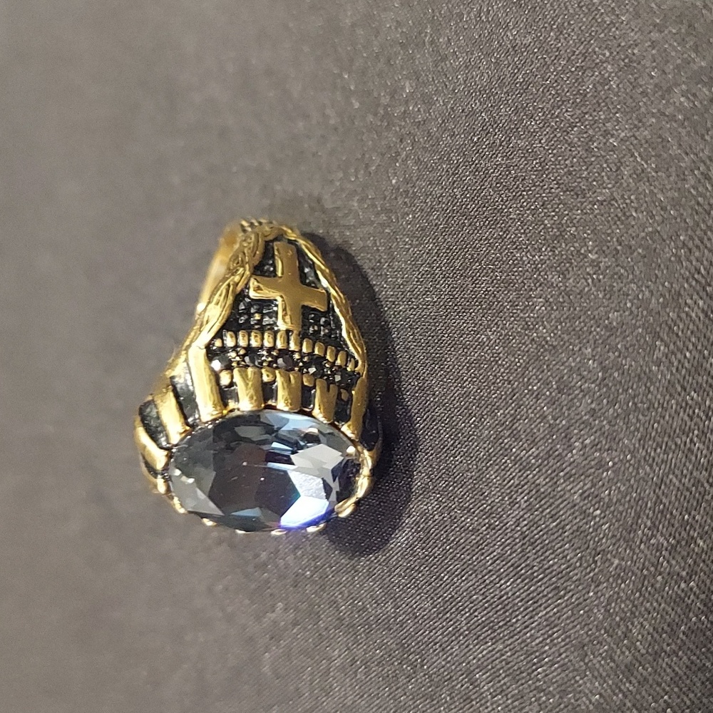 Gold Aquamarine Ring with Ornate Design